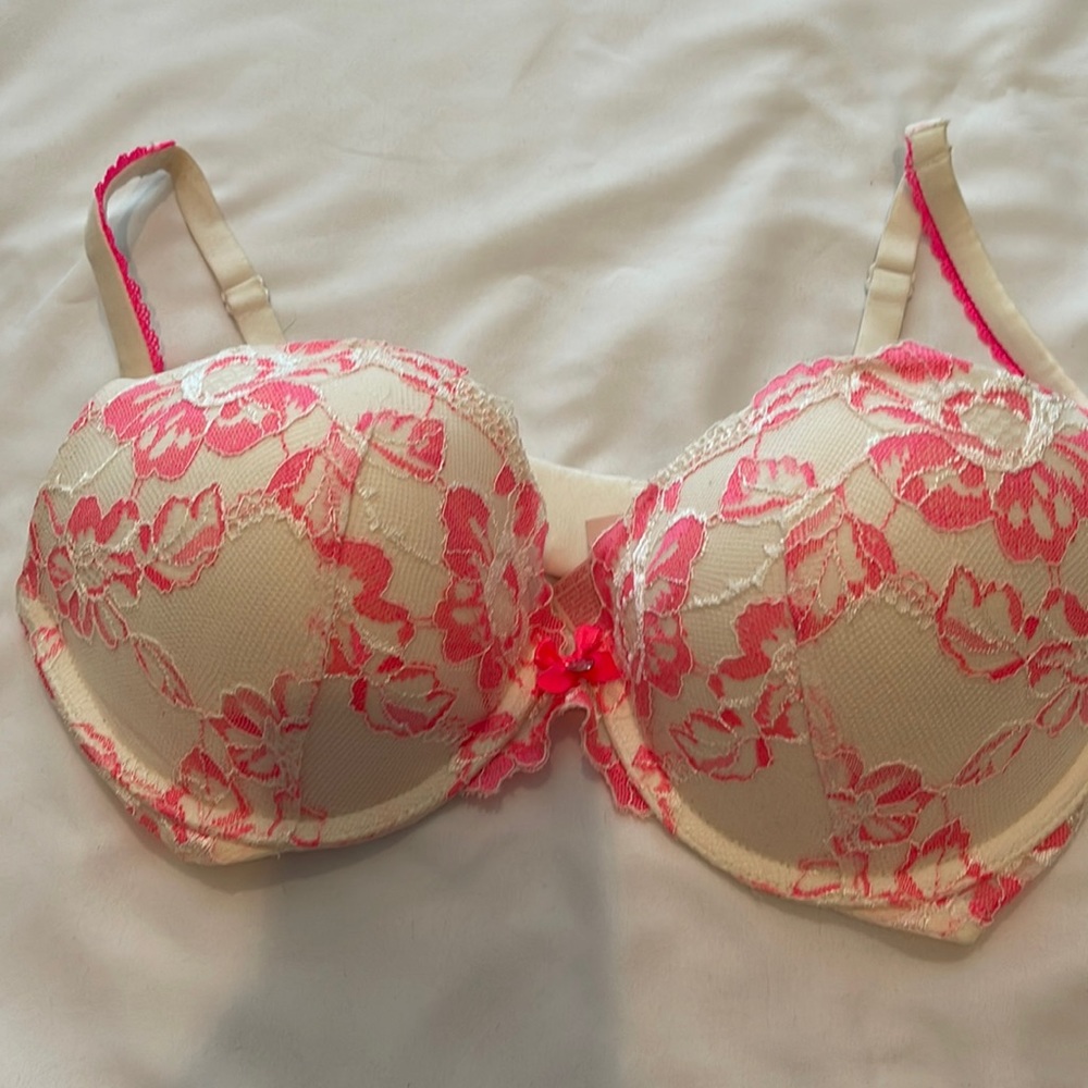 Victoria’s Secret push-up bra. 32DD